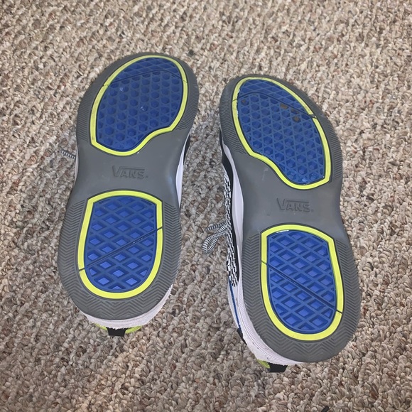 Vans - Picture 2 of 4